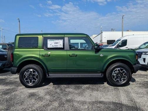 2025 Ford Bronco Outer Banks