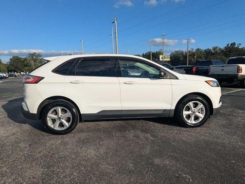 2022 Ford Edge SE