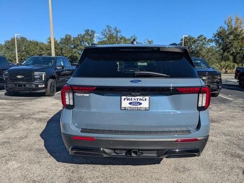 2025 Ford Explorer ST-Line