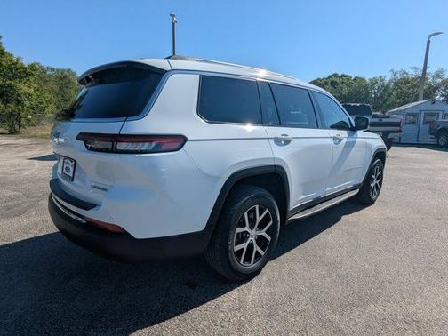 Bright White Clearcoat 2023 Jeep Grand Cherokee LIMITED