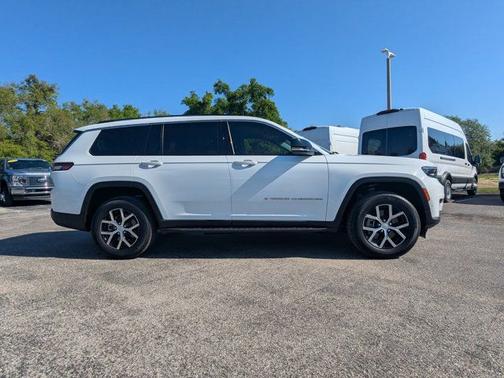 Bright White Clearcoat 2023 Jeep Grand Cherokee LIMITED