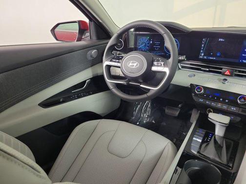 2025 Hyundai ELANTRA HEV Limited