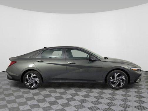 2025 Hyundai ELANTRA HEV SEL Sport