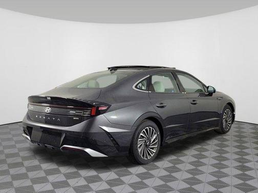 2025 Hyundai SONATA Hybrid Limited