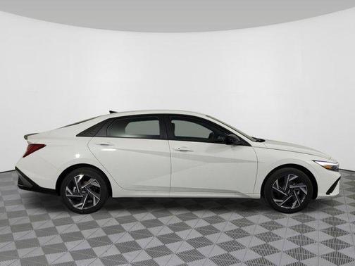 2025 Hyundai ELANTRA HEV SEL Sport