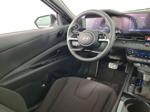 2025 Hyundai ELANTRA HEV SEL Sport