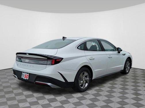 2025 Hyundai SONATA SE