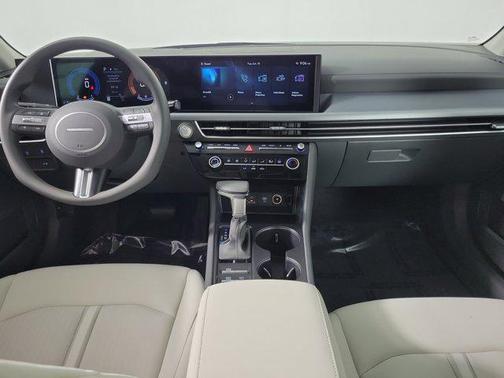 2025 Hyundai SONATA SE