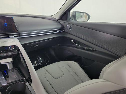 2025 Hyundai ELANTRA HEV Limited