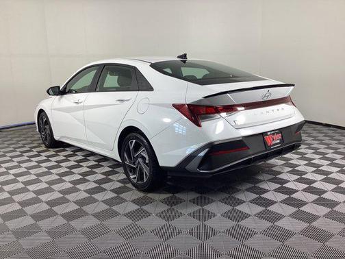 2025 Hyundai ELANTRA SEL