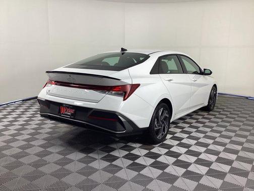 2025 Hyundai ELANTRA SEL