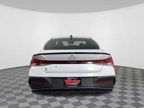 2025 Hyundai ELANTRA SEL