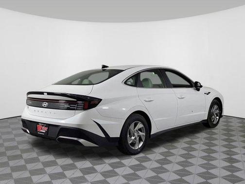 2025 Hyundai SONATA SE