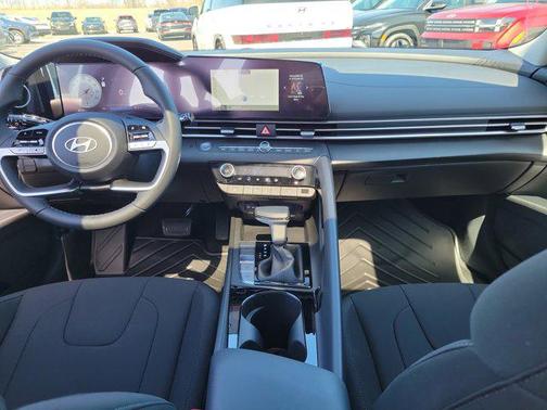 2025 Hyundai ELANTRA SEL