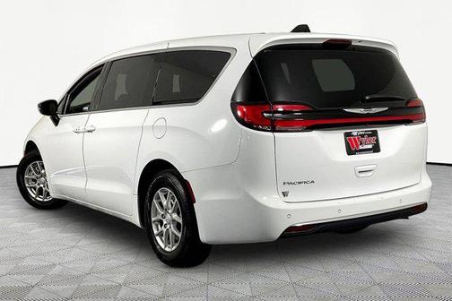 Bright White Clearcoat 2025 Chrysler Pacifica L