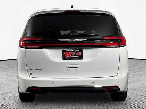 Bright White Clearcoat 2025 Chrysler Pacifica L