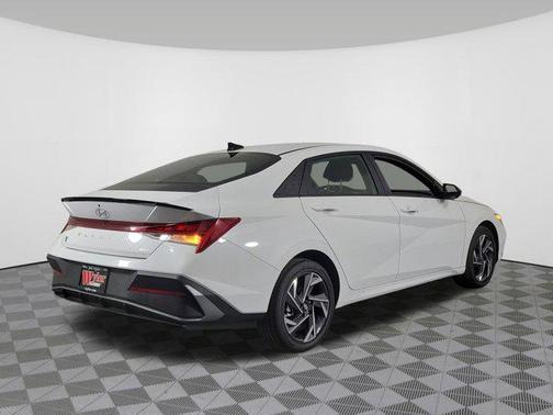 2025 Hyundai ELANTRA HEV SEL Sport