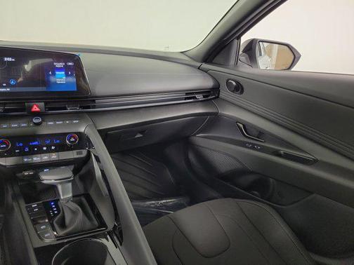 2025 Hyundai ELANTRA HEV SEL Sport