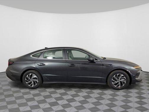 2026 Hyundai SONATA Hybrid Base