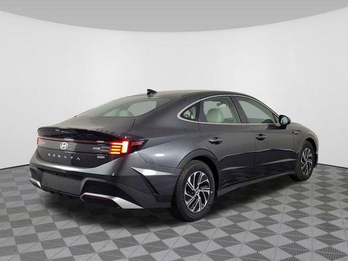 2026 Hyundai SONATA Hybrid Base