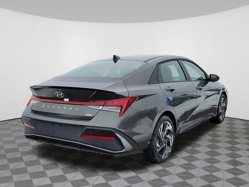 2025 Hyundai ELANTRA Sport