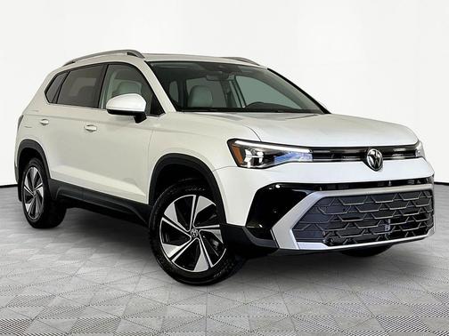 Deep Black Pearl 2025 Volkswagen Taos 1.5T SE