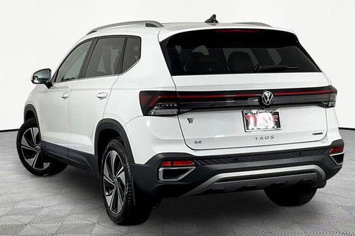Deep Black Pearl 2025 Volkswagen Taos 1.5T SE