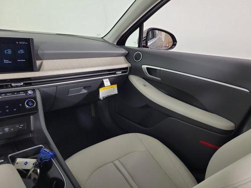 2025 Hyundai SONATA Hybrid SE