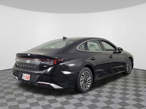 2025 Hyundai SONATA Hybrid SE