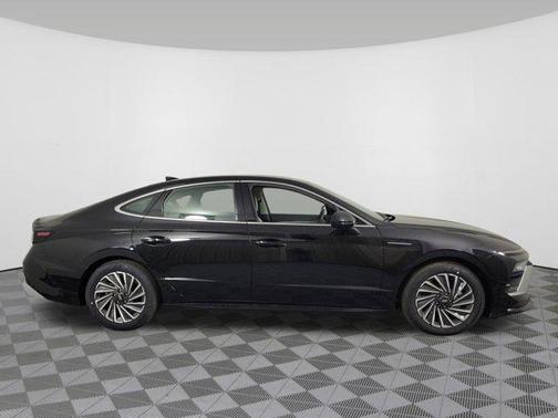 2025 Hyundai SONATA Hybrid SE