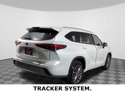 2022 Toyota Highlander Hybrid Platinum