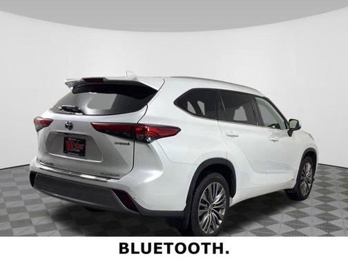 2022 Toyota Highlander Hybrid Platinum