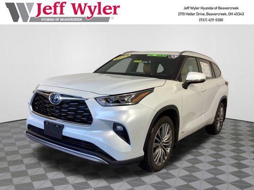 2022 Toyota Highlander Hybrid Platinum