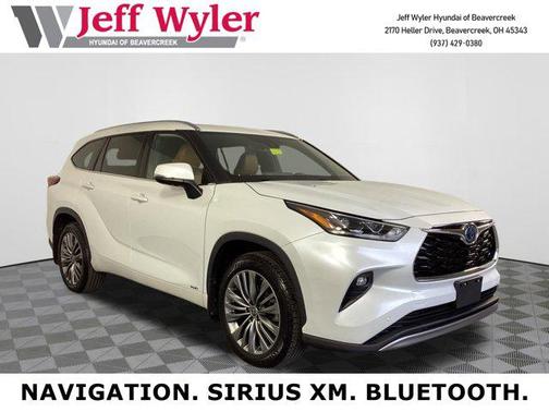 2022 Toyota Highlander Hybrid Platinum