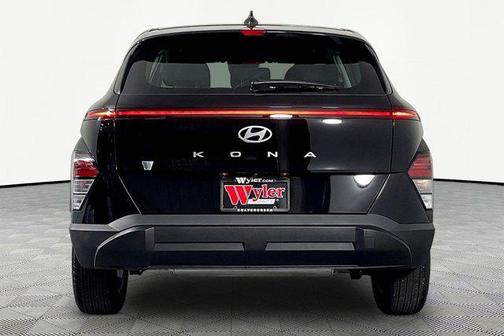Abyss Black Pearl 2026 Hyundai KONA SE