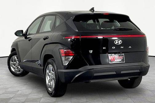 Abyss Black Pearl 2026 Hyundai KONA SE