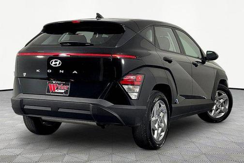 Abyss Black Pearl 2026 Hyundai KONA SE