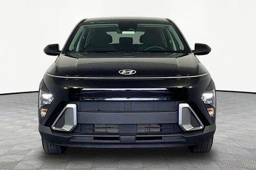 Abyss Black Pearl 2026 Hyundai KONA SE