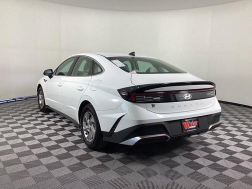 2025 Hyundai SONATA SE