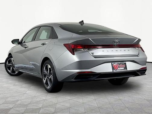 Shimmering Silver Pearl 2023 Hyundai ELANTRA SEL