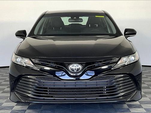 Midnight Black Metallic 2018 Toyota Camry LE
