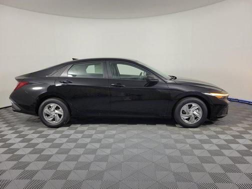 Abyss Black 2026 Hyundai ELANTRA SE