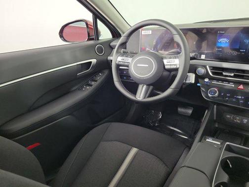 2025 Hyundai SONATA Hybrid SE