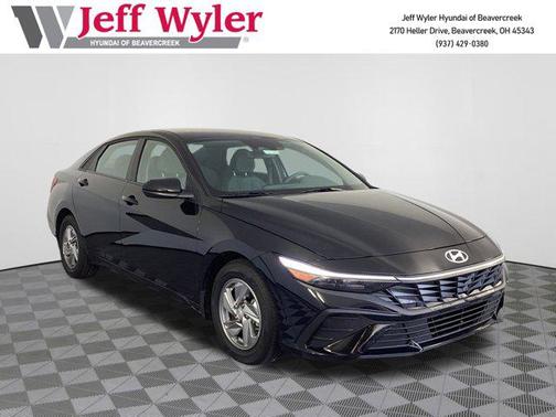 2025 Hyundai ELANTRA SE