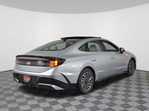 2025 Hyundai SONATA Hybrid Limited