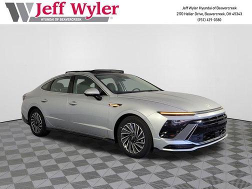 2025 Hyundai SONATA Hybrid Limited