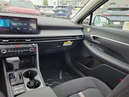 2025 Hyundai SONATA SE