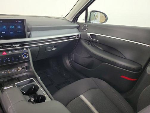 2026 Hyundai SONATA Hybrid SE