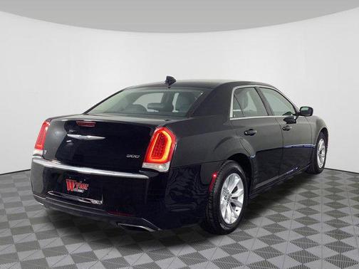 2015 Chrysler 300 Limited
