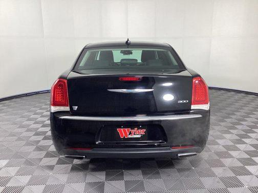 2015 Chrysler 300 Limited